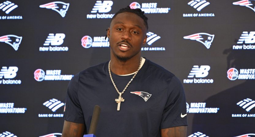 A. J. Brown bar äntligen New England Patriots-tröjan efter sju år